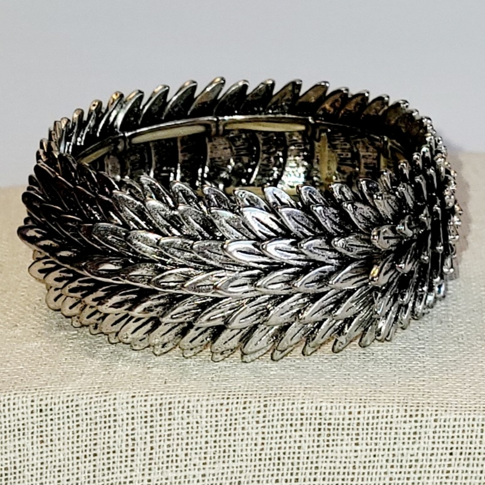 Stretch Bracelet, Fantastical Silver-tone Wings Layered, New - Picture 4 of 5